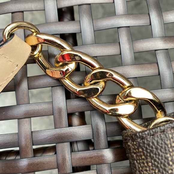 Michael Kors Crossbody bag. - Picture 9 of 11